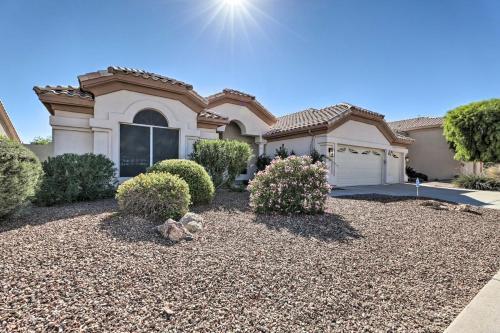 Stylish Phoenix Sanctuary With Outdoor Oasis!