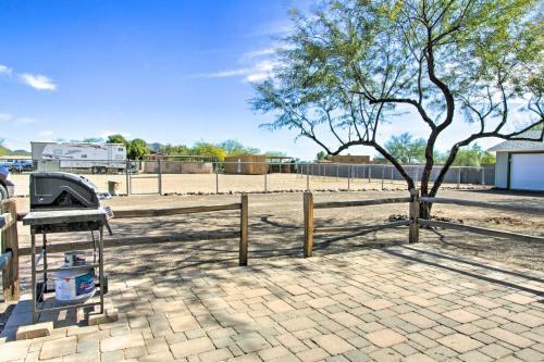 Family-friendly Phoenix Home 34 Mi To Dtwn!