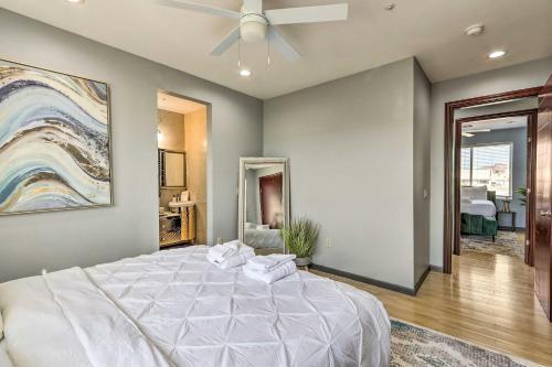 Chic Pet-friendly Townhome Near Papago Park!