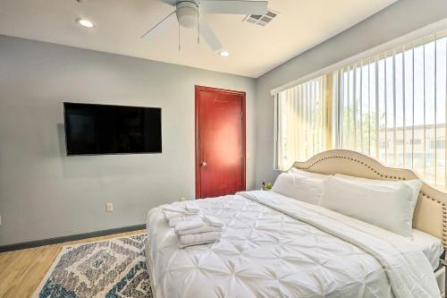 Chic Pet-friendly Townhome Near Papago Park!