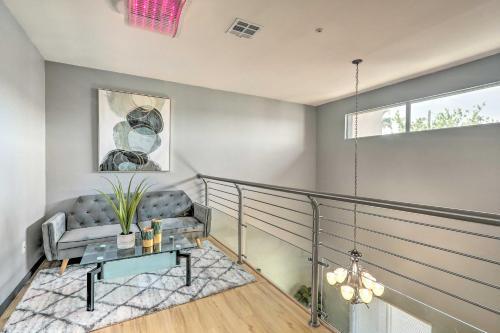 Chic Pet-friendly Townhome Near Papago Park!