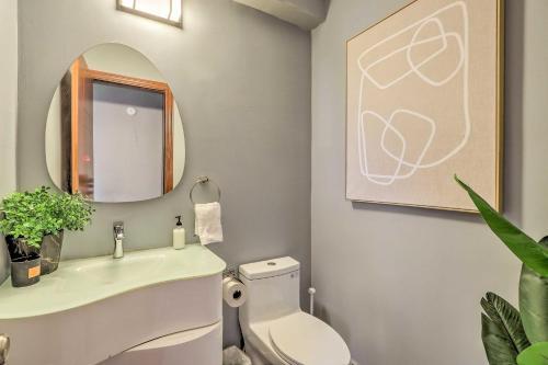 Chic Pet-friendly Townhome Near Papago Park!