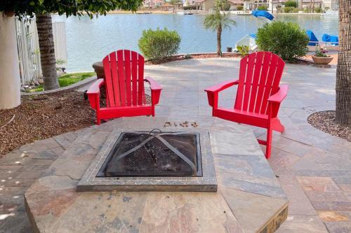 Lakefront Oasis
