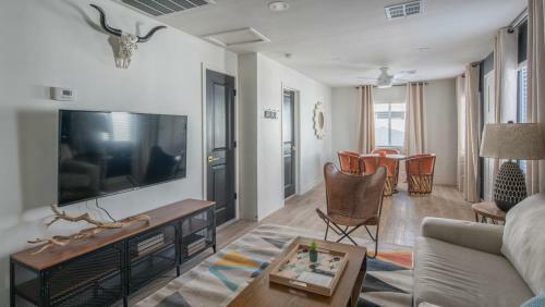 Wanderjaunt - Hallie - 2br Guesthouse - Central Phoenix
