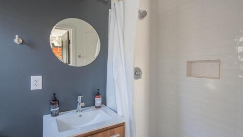 Wanderjaunt - Hallie - 2br Guesthouse - Central Phoenix