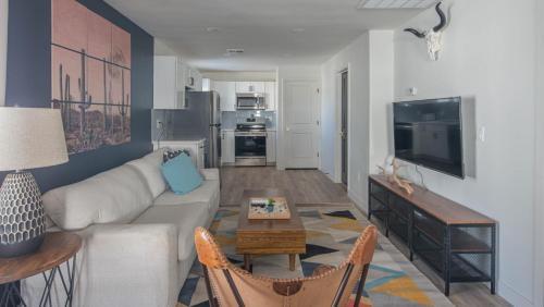 Wanderjaunt - Hallie - 2br Guesthouse - Central Phoenix