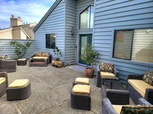 New Sea-renity Wide Ocean Views, Fireplace And Spa