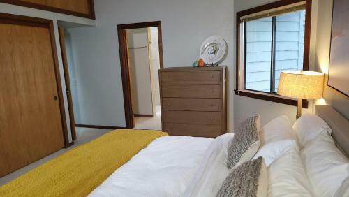 New Sea-renity Wide Ocean Views, Fireplace And Spa