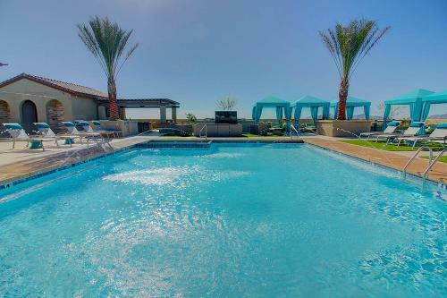 Rooftop Pool - Tpc, Shopping & Dining 2 Miles Wtih Parking - 4427
