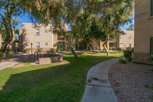 Beautiful North Scottsdale 2 Bedroom Condo