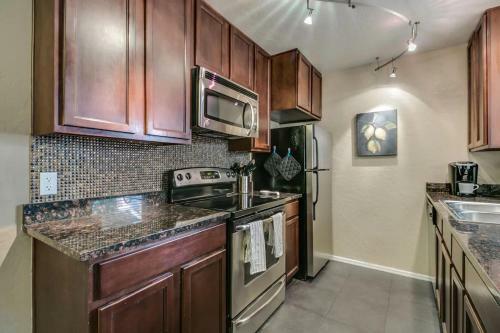 Beautiful North Scottsdale 2 Bedroom Condo
