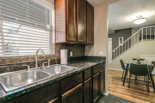 Beautiful North Scottsdale 2 Bedroom Condo