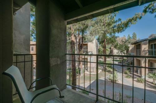 Beautiful North Scottsdale 2 Bedroom Condo