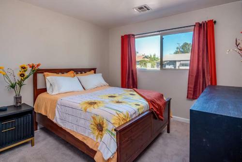 Location Location- 5 Bedroom Smart Home - Firepit/garage