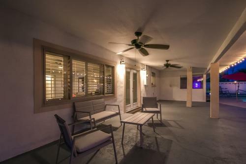 Modern Chic Old Town Scottsdale Home Wpool & Gym
