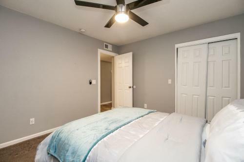Modern Chic Old Town Scottsdale Home Wpool & Gym