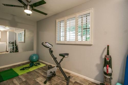 Modern Chic Old Town Scottsdale Home Wpool & Gym