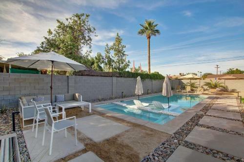 Scottsdale Mid Century Modern Wsparkling Pool