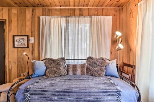 Peaceful Tiny Cabin About 3 Mi To Big Bear Lake!