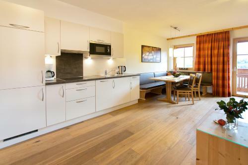 Hostal Dorfblick Fiss - Apartments & Rooms