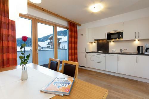 Hostal Dorfblick Fiss - Apartments & Rooms