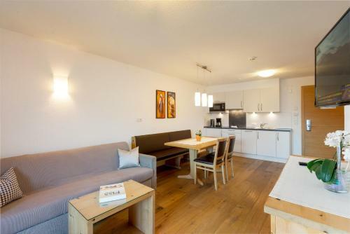 Hostal Dorfblick Fiss - Apartments & Rooms