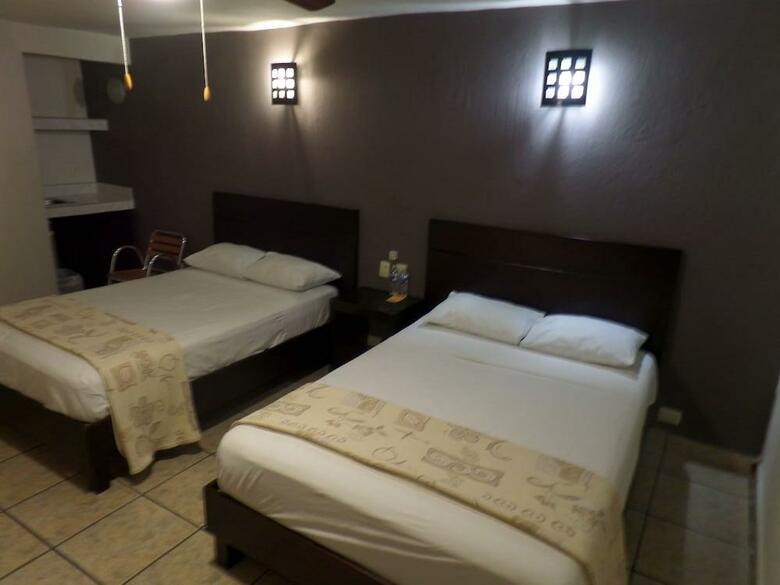 Uke Inn Hotel & Suites Xamaipak