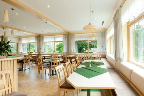 Sporthotel Gr�nau - Hotel, Restaurant Wimmergreuth