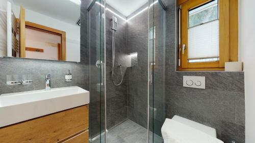 Modern And Spacious Apartment With South Facing Terrace, Marietta #1