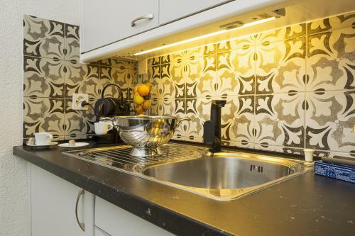 Apartamento Monolocale Con Terrazzo Vista Lago E Garage Via Cassarinetta