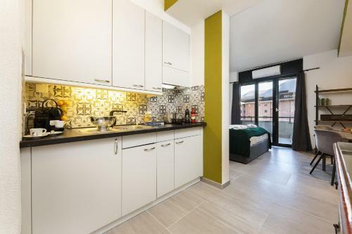 Apartamento Monolocale Con Terrazzo Vista Lago E Garage Via Cassarinetta