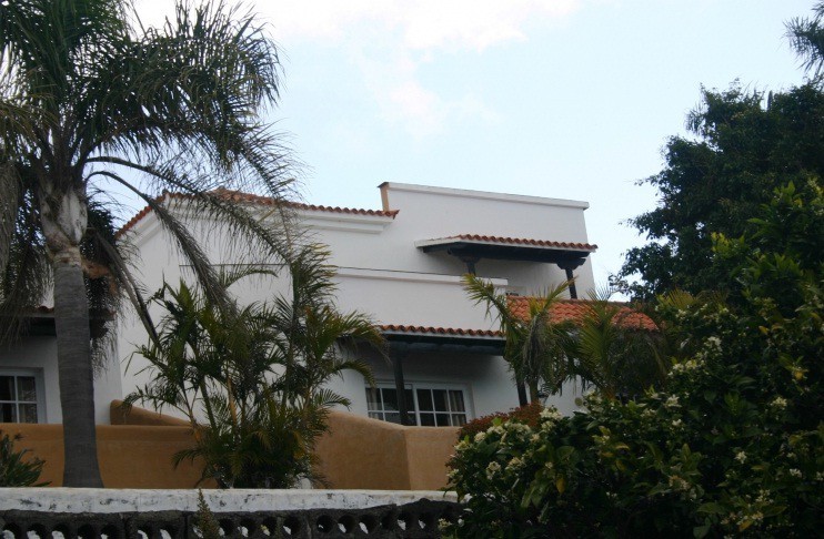 Apartamentos Y Bungalows Finca Col�n