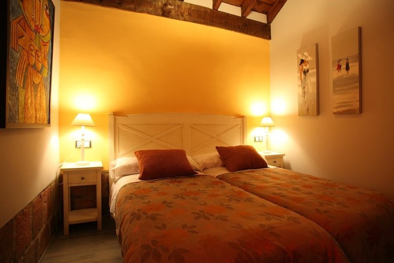 Hostal Douris Temple