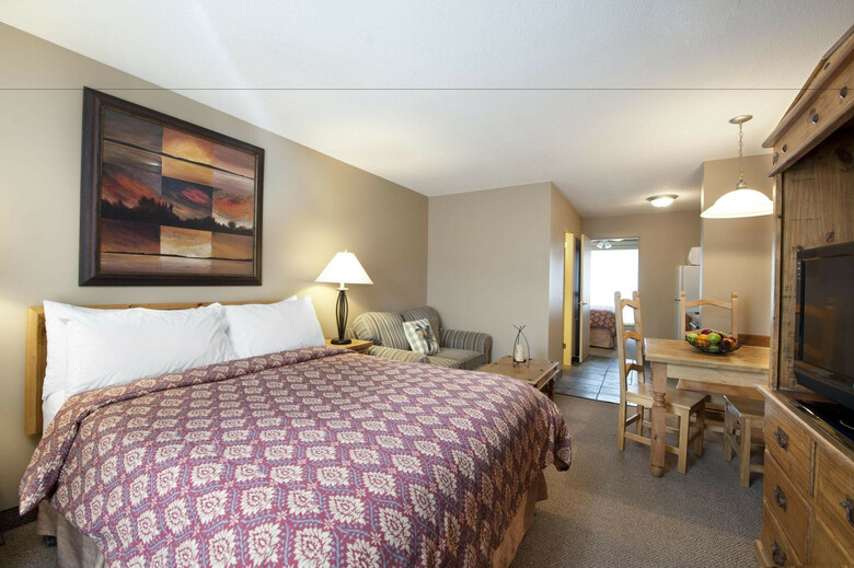 Hotel Tonquin Inn
