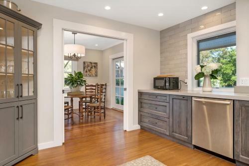 The Oxbow House - Designer 3bd/2ba Home