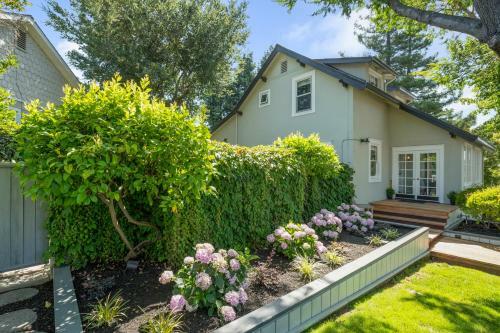 The Oxbow House - Designer 3bd/2ba Home