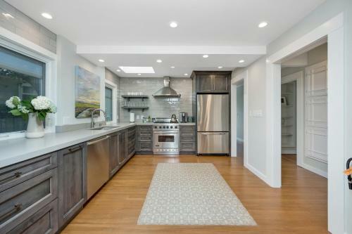 The Oxbow House - Designer 3bd/2ba Home