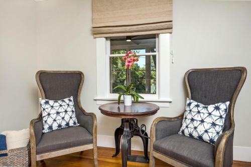 The Oxbow House - Designer 3bd/2ba Home