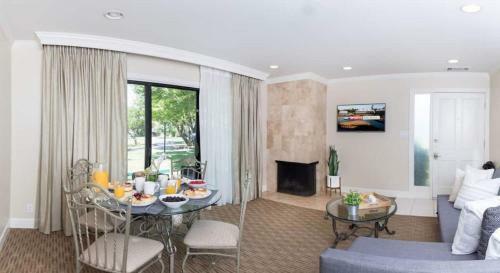 Apartamento Top King Suite 40% Off: Full Kitchen, Peaceful Views
