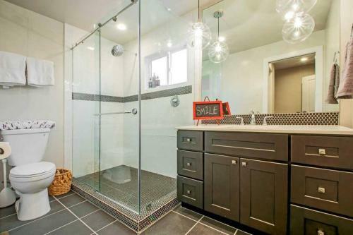 3 Bed 3 Bath Heated Pool Hot Tub Downtown
