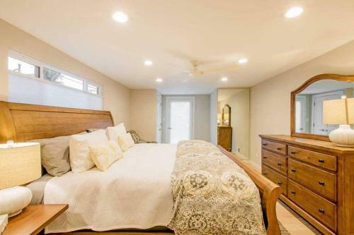 3 Bed 3 Bath Heated Pool Hot Tub Downtown