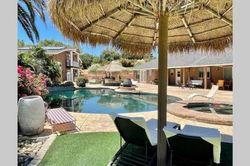 Private Mountain Retreat With Pool And Mini-golf