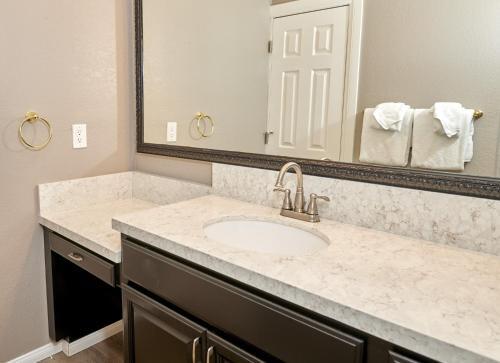 Apartamento St Anton Courtyard View 2-bedroom Condos With Two Oversized Jacuzzi Spas