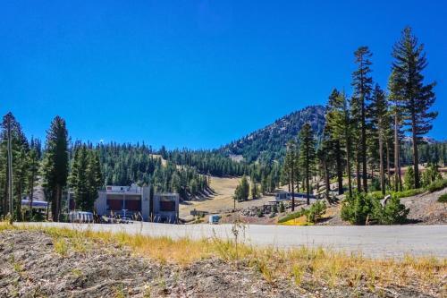 Apartamento St Anton Courtyard View 2-bedroom Condos With Two Oversized Jacuzzi Spas