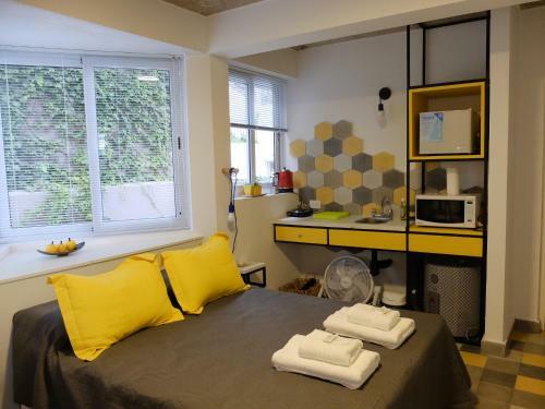 Apartamento Doble Matrimonial, Monoambiente, 4to Piso Escalera