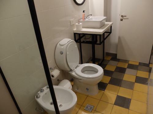 Apartamento Doble Matrimonial, Monoambiente, 4to Piso Escalera