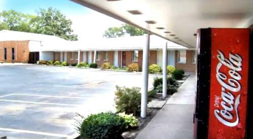 Motel Monticello Inn - Monticello, Indiana