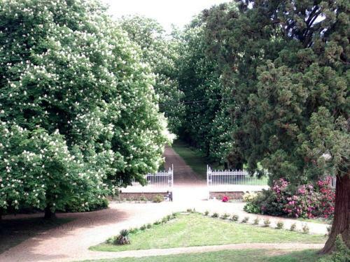 Bed & Breakfast Au Chateau De Montbraye