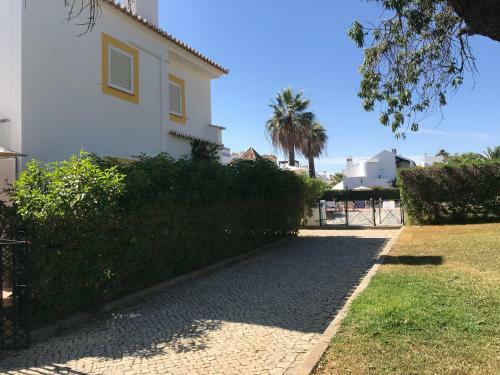 Villa C/ Piscina Pr�xima Da Praia