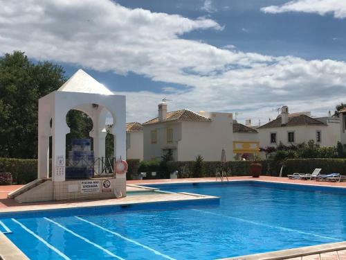 Villa C/ Piscina Pr�xima Da Praia